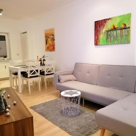 Schoene Wohnung, Zwei Schlafzimmer, Zentrumsnah, Erdgeschoss In Γκράιφσβαλντ Εξωτερικό φωτογραφία
