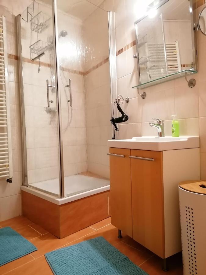 Schoene Wohnung, Zwei Schlafzimmer, Zentrumsnah, Erdgeschoss In Γκράιφσβαλντ Εξωτερικό φωτογραφία