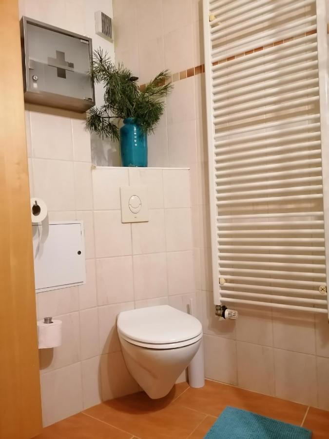 Schoene Wohnung, Zwei Schlafzimmer, Zentrumsnah, Erdgeschoss In Γκράιφσβαλντ Εξωτερικό φωτογραφία